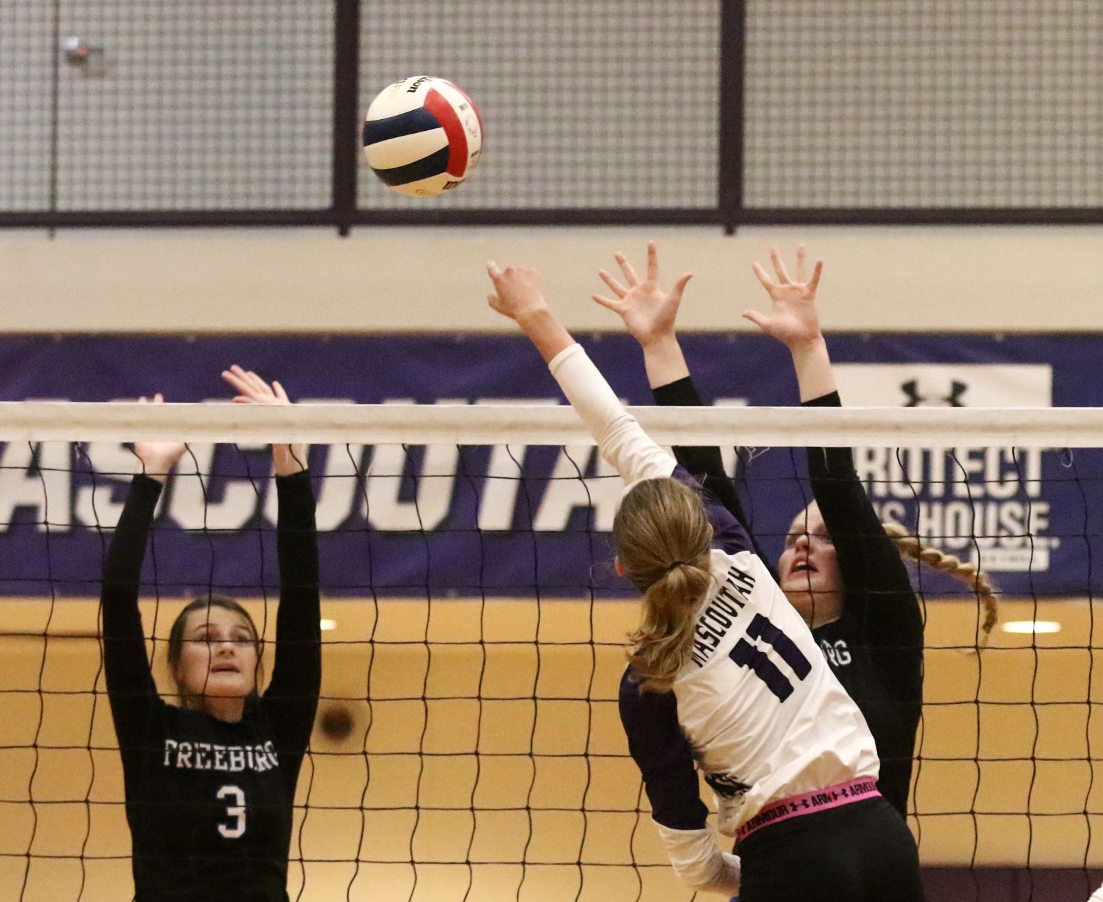 Freeburg def. Mascoutah 25-23, 25-21
